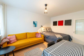 Renovated bright Studio, Free wifi, City center in Oulu